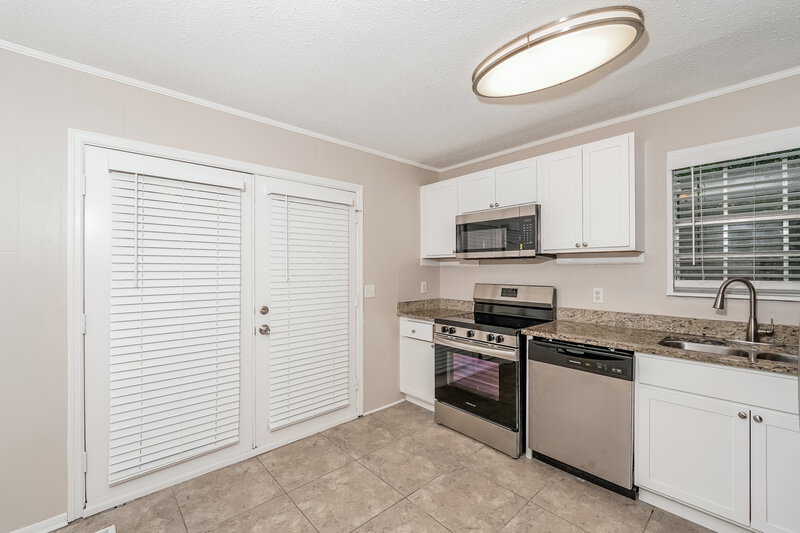 0/Mo, 5064 Darlene Drive Pinson, AL 35126 Dining Room View