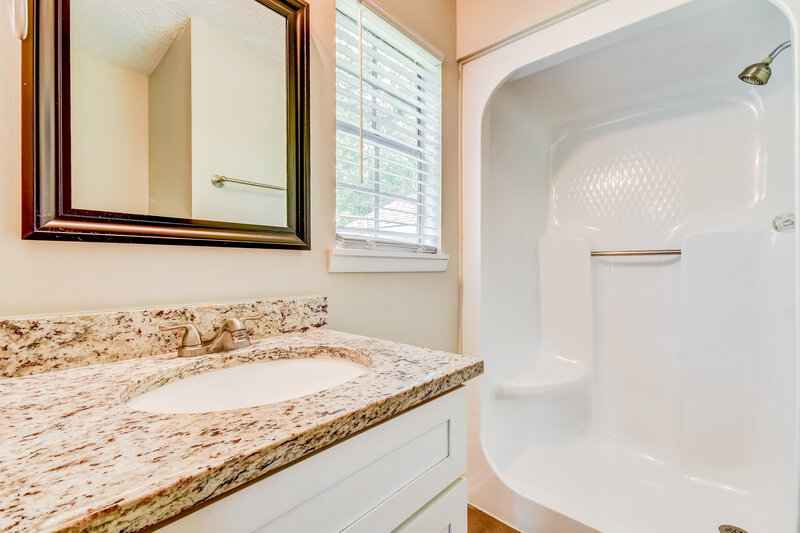 1,195/Mo, 6545 Telia Drive Pinson, AL 35126 Main Bathroom View