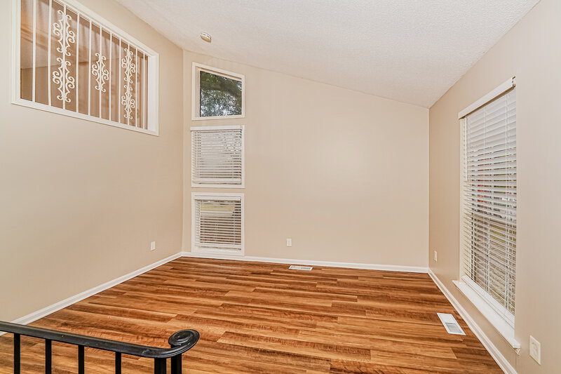 1,555/Mo, 1325 Turf Dr Birmingham, AL 35215 Living Room View 2