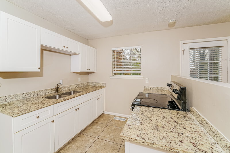 1,555/Mo, 1325 Turf Dr Birmingham, AL 35215 Kitchen View