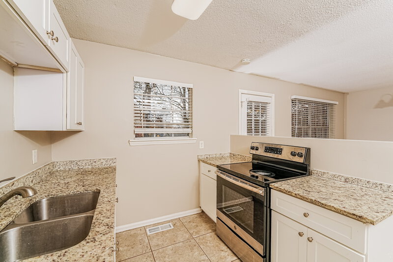 1,555/Mo, 1325 Turf Dr Birmingham, AL 35215 Kitchen View 2