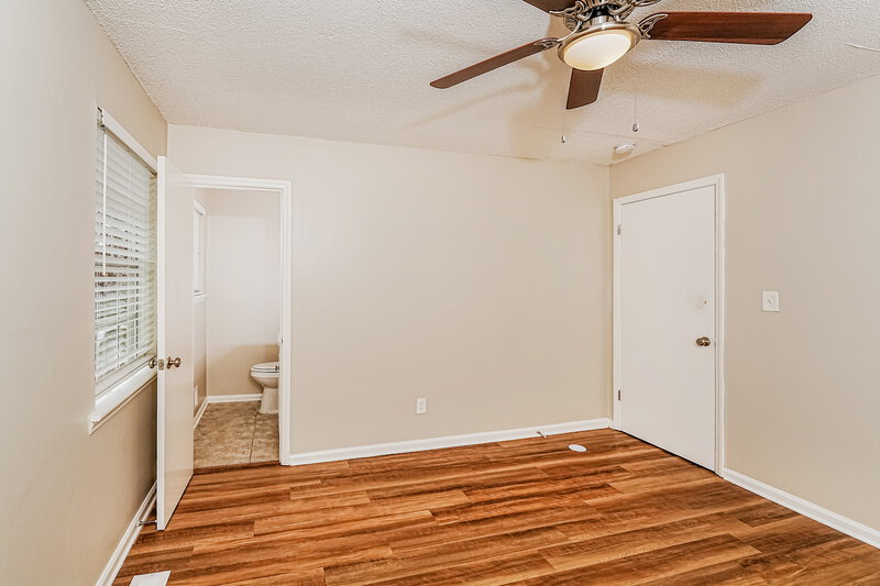 1,555/Mo, 1325 Turf Dr Birmingham, AL 35215 Main Bedroom View 2