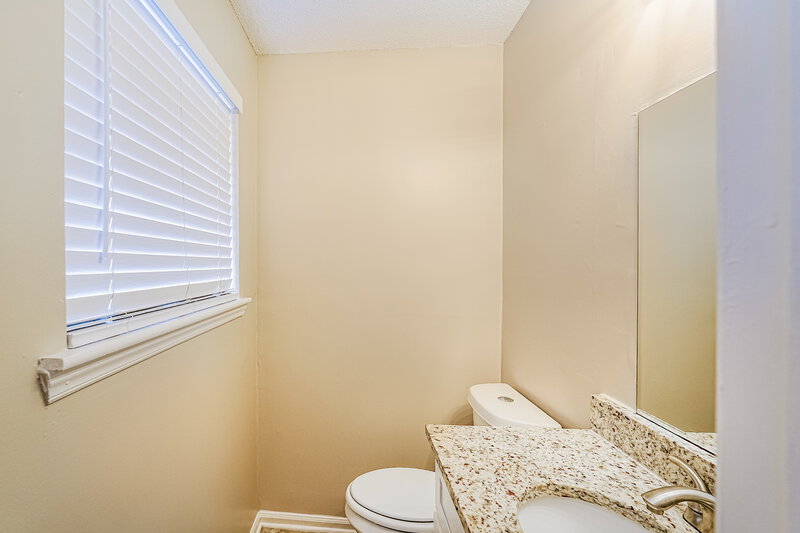 1,555/Mo, 1325 Turf Dr Birmingham, AL 35215 Main Bathroom View