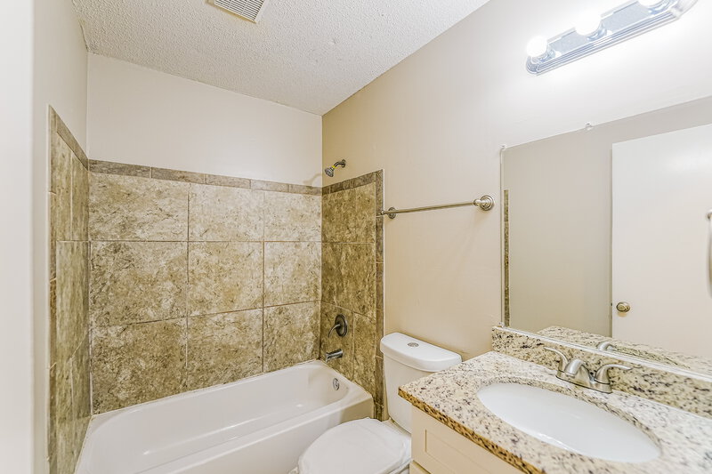 1,555/Mo, 1325 Turf Dr Birmingham, AL 35215 Bathroom View