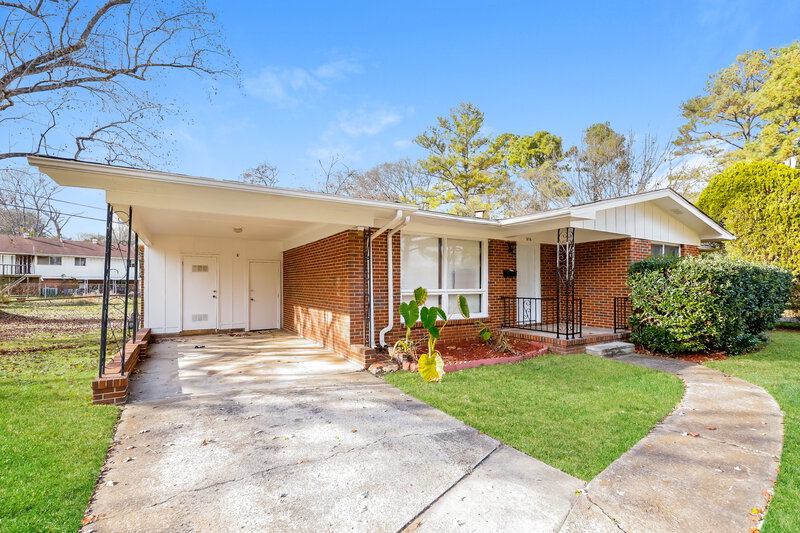 0/Mo, 916 DANIEL CIR Birmingham, AL 35228 External View