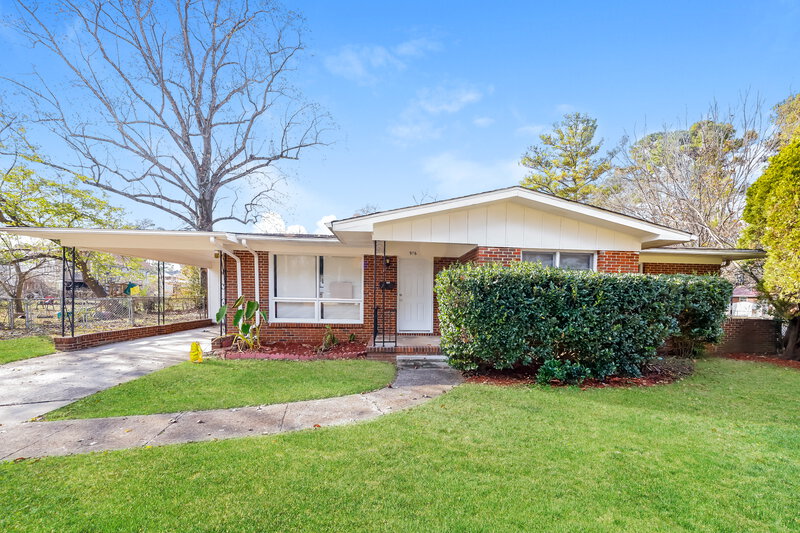 0/Mo, 916 DANIEL CIR Birmingham, AL 35228 Front View
