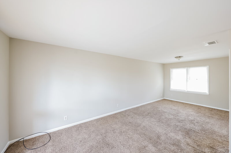 0/Mo, 916 DANIEL CIR Birmingham, AL 35228 Living Room View