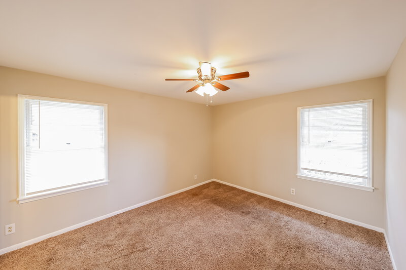 0/Mo, 916 DANIEL CIR Birmingham, AL 35228 Bedroom View