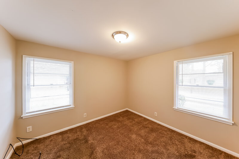 0/Mo, 916 DANIEL CIR Birmingham, AL 35228 Bedroom View 3