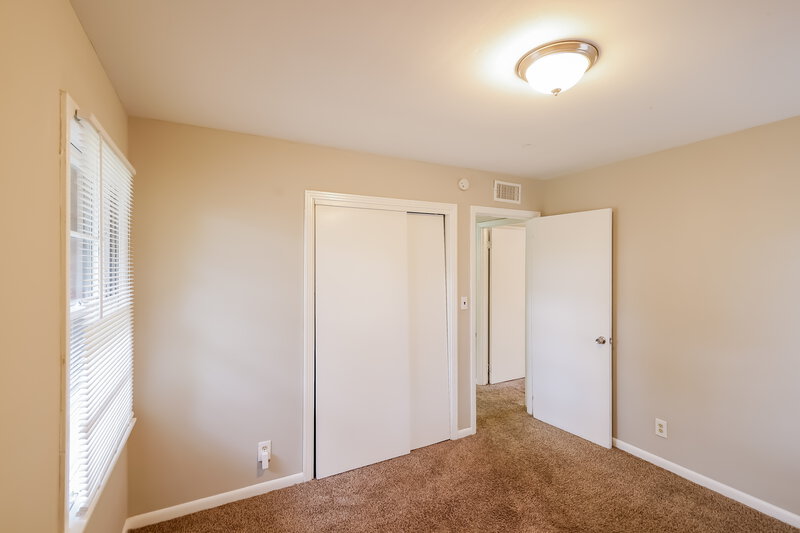 0/Mo, 916 DANIEL CIR Birmingham, AL 35228 Bedroom View 4