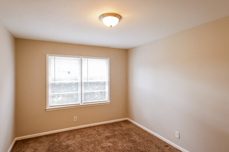 0/Mo, 916 DANIEL CIR Birmingham, AL 35228 Bedroom View 5