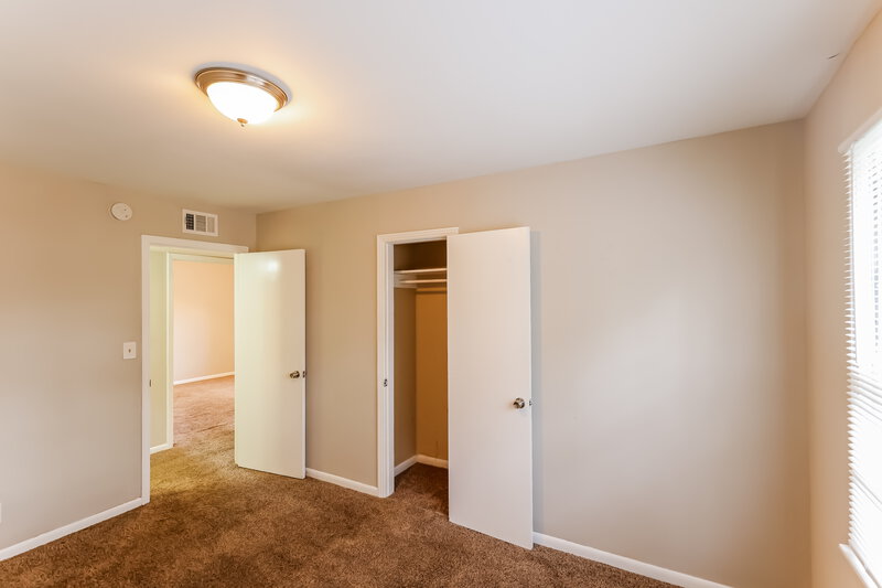 0/Mo, 916 DANIEL CIR Birmingham, AL 35228 Bedroom View 6