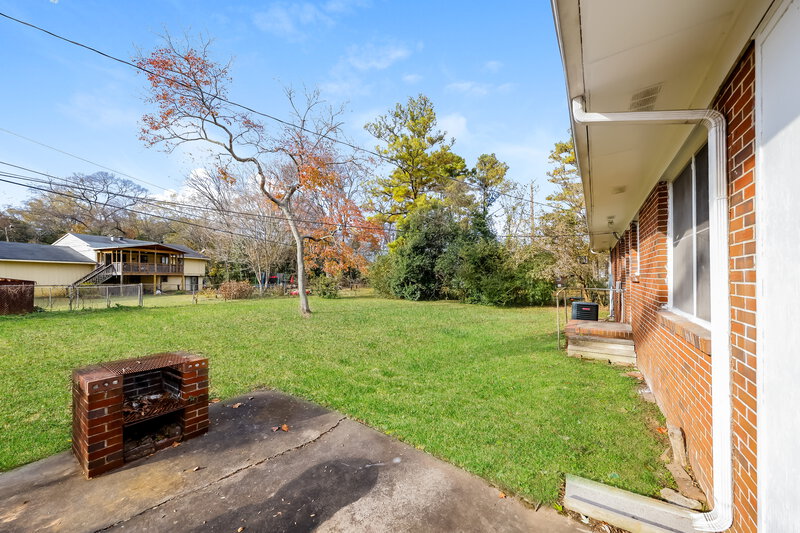 0/Mo, 916 DANIEL CIR Birmingham, AL 35228 Rear Entrance View