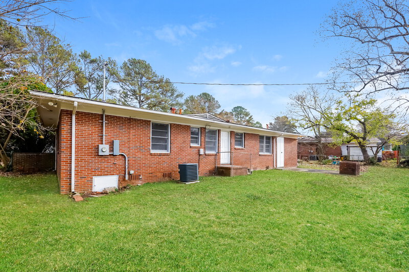0/Mo, 916 DANIEL CIR Birmingham, AL 35228 Rear View