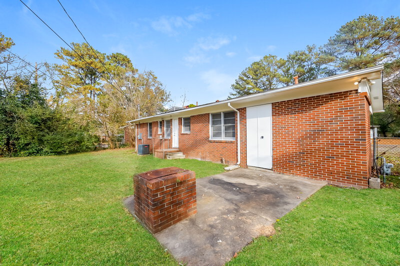 0/Mo, 916 DANIEL CIR Birmingham, AL 35228 Rear View 3