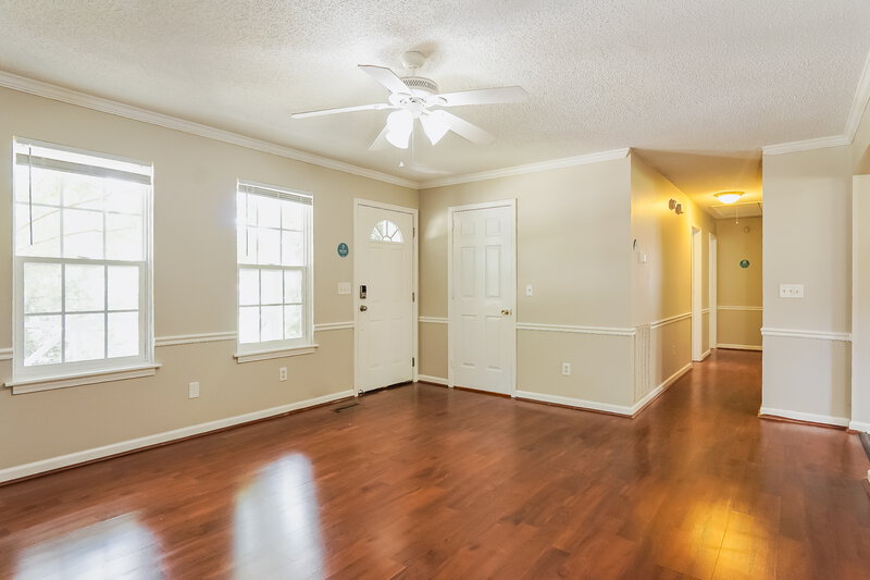 0/Mo, 84 Bel Air Cir Pleasant Grove, AL 35127 Living Room View 4