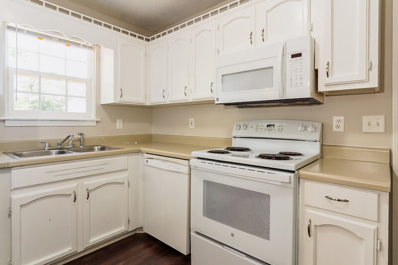 0/Mo, 84 Bel Air Cir Pleasant Grove, AL 35127 Kitchen View 2