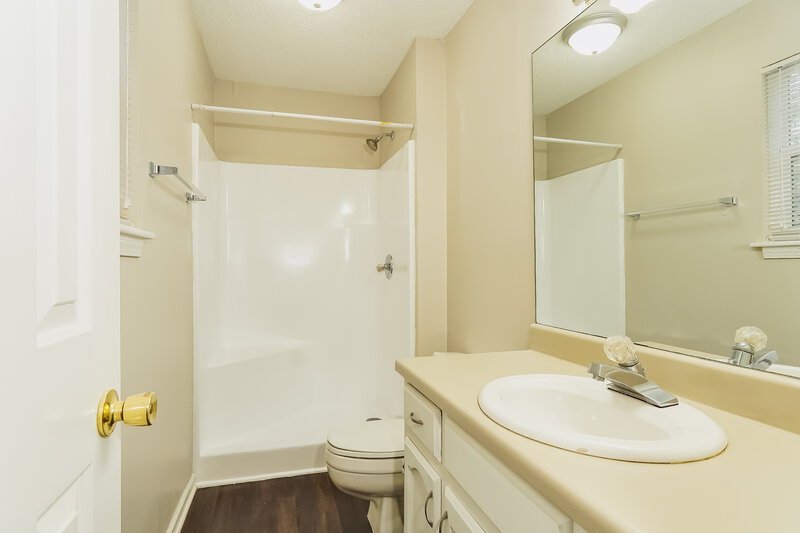 0/Mo, 84 Bel Air Cir Pleasant Grove, AL 35127 Bathroom View