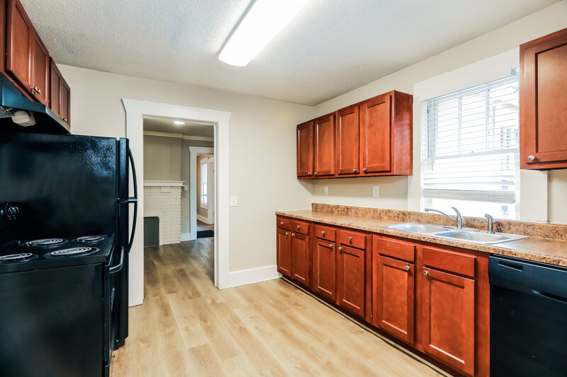 1,050/Mo, 329 Eastview Blvd Birmingham, AL 35215 Kitchen View