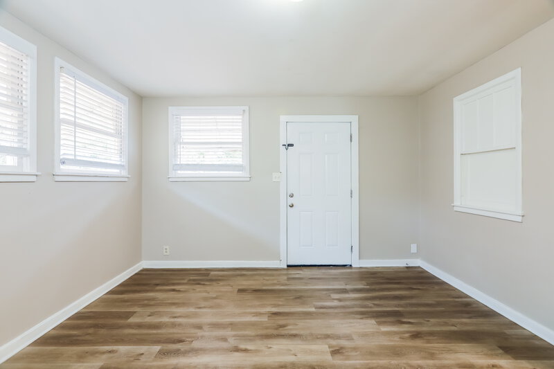 1,050/Mo, 329 Eastview Blvd Birmingham, AL 35215 Family Room View