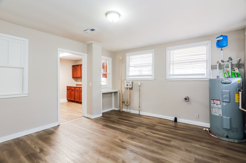 1,050/Mo, 329 Eastview Blvd Birmingham, AL 35215 Family Room View 2