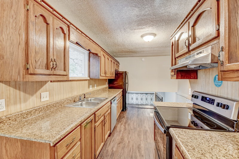 1,440/Mo, 909 Winchester Dr BIRMINGHAM, AL 35235 Kitchen View 2