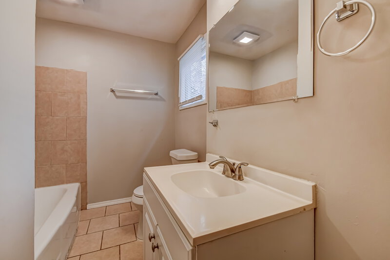 1,440/Mo, 909 Winchester Dr BIRMINGHAM, AL 35235 Bathroom View