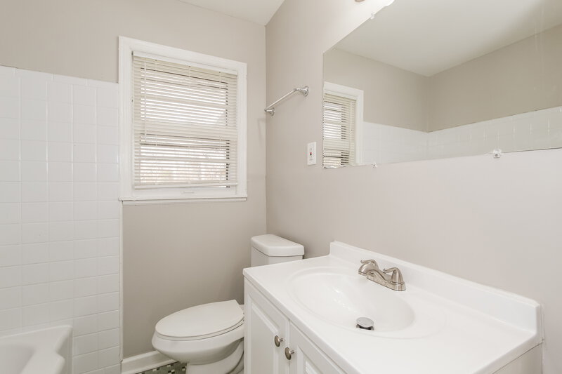 1,180/Mo, 152 Carol Drive Birmingham, AL 35215 Bathroom View