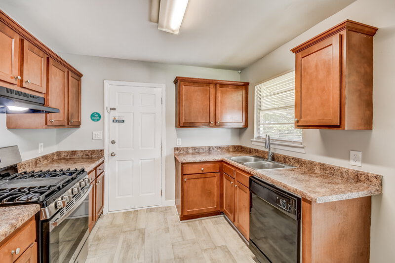 0/Mo, 2829 SW Wesley Avenue Birmingham, AL 35211 Kitchen View