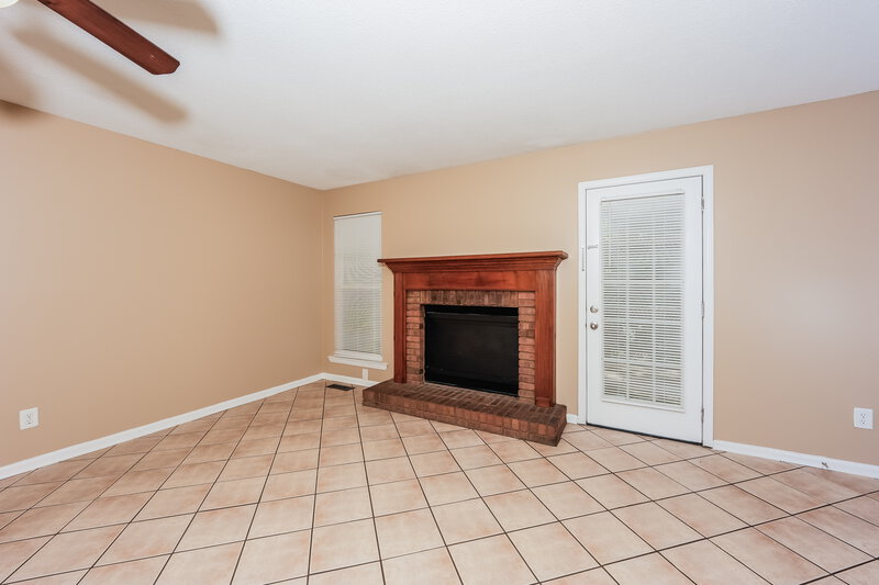 1,575/Mo, 6320 Tyler Loop Road Pinson, AL 35126 Living Room View 2