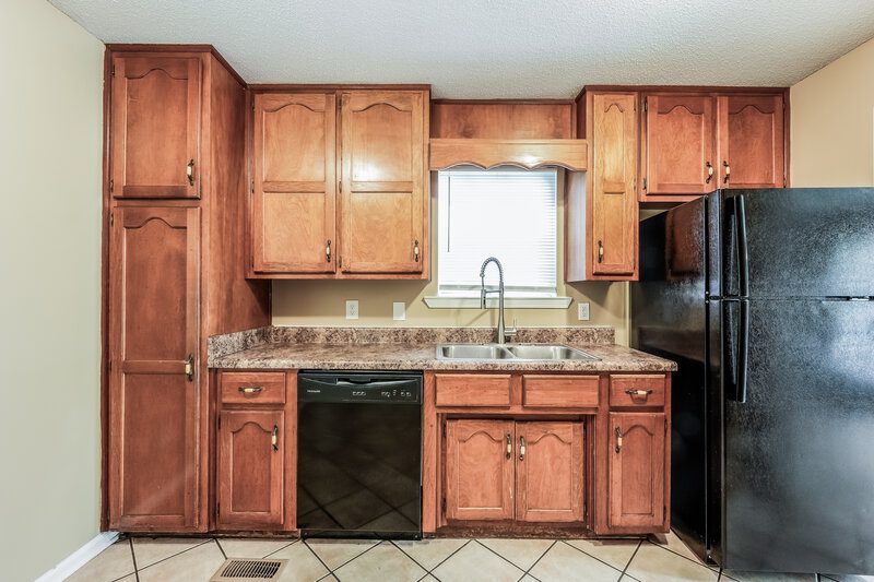 1,575/Mo, 6320 Tyler Loop Road Pinson, AL 35126 Kitchen View 2