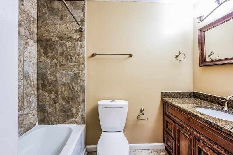 1,575/Mo, 6320 Tyler Loop Road Pinson, AL 35126 Bathroom View