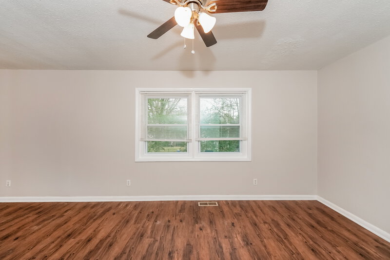 1,325/Mo, 325 Nw 16Th Ave CENTER POINT, AL 35215 Living Room View