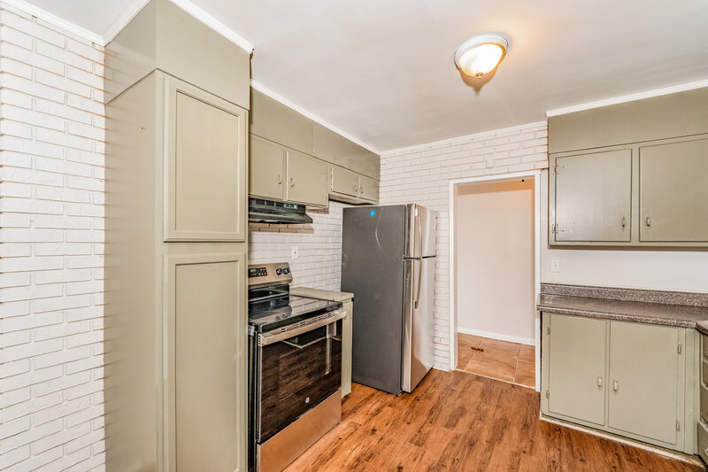 1,325/Mo, 325 Nw 16Th Ave CENTER POINT, AL 35215 Kitchen View 2