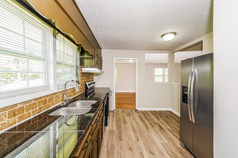 1,215/Mo, 1204 Pratt HWY Birmingham, AL 35214 Kitchen View 2