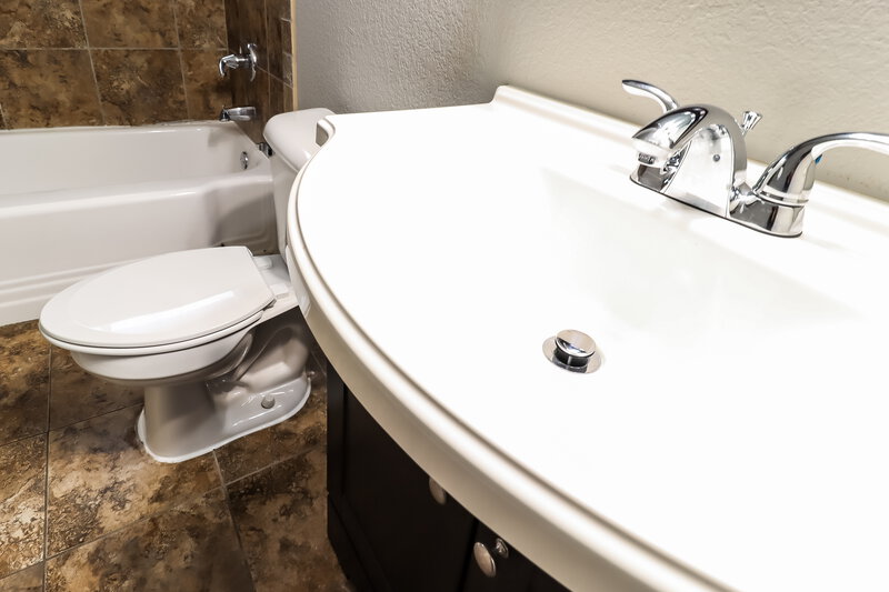 1,570/Mo, 1204 Pratt HWY Birmingham, AL 35214 Bathroom View