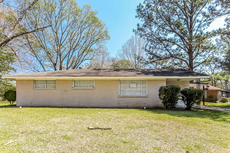 0/Mo, 501 Midway Street Midfield, AL 35228 External View