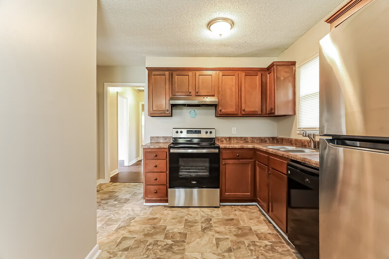 0/Mo, 501 Midway Street Midfield, AL 35228 Kitchen View 2