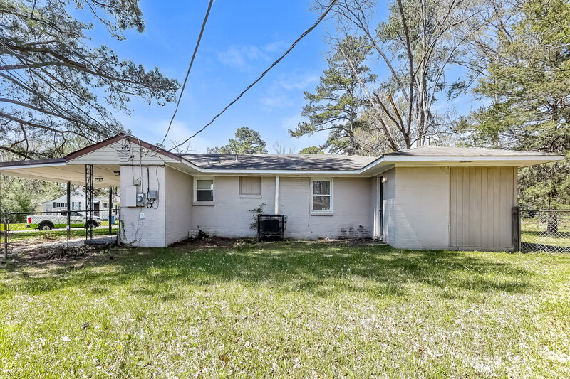 0/Mo, 501 Midway Street Midfield, AL 35228 Rear View