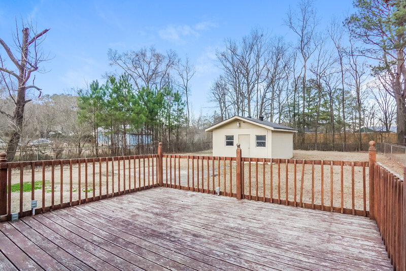 2,020/Mo, 1014 Manor Circle Bessemer, AL 35020 Deck View