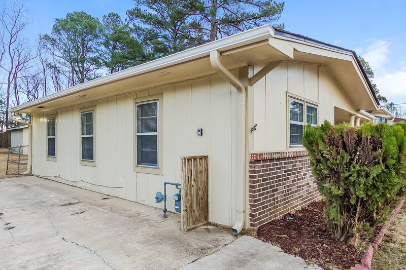 2,020/Mo, 1014 Manor Circle Bessemer, AL 35020 Rear Entrance View