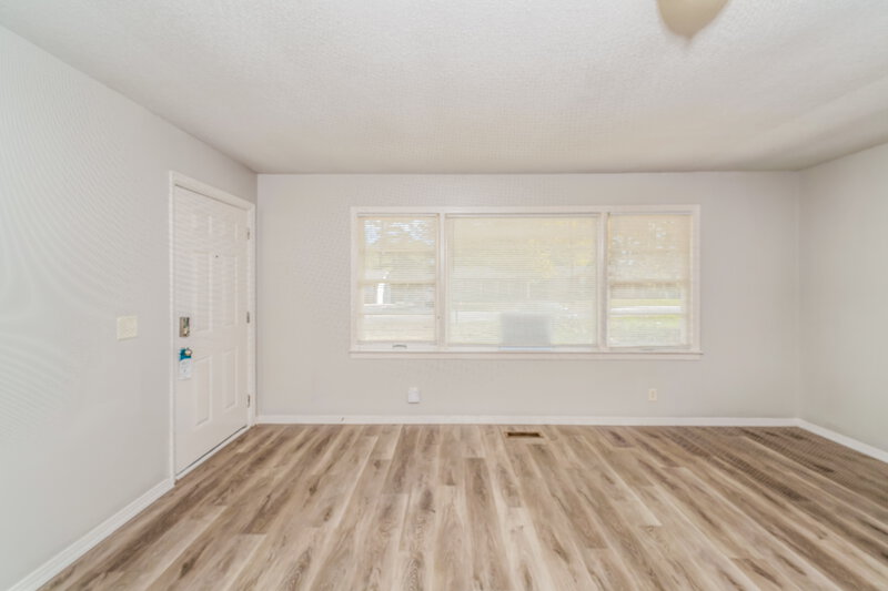 1,235/Mo, 1208 N 26th Ave Hueytown, AL 35023 Living Room View