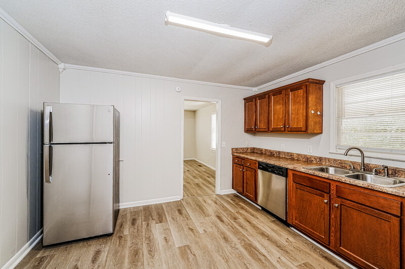 1,235/Mo, 1208 N 26th Ave Hueytown, AL 35023 Kitchen View 2