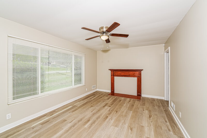 1,300/Mo, 824 Martinwood Rd BIRMINGHAM, AL 35235 Living Room View 2