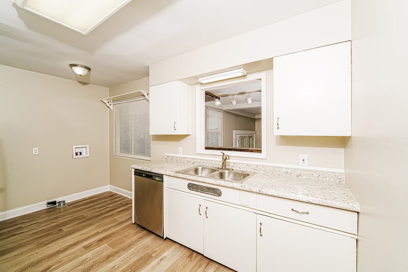 1,300/Mo, 824 Martinwood Rd BIRMINGHAM, AL 35235 Kitchen View
