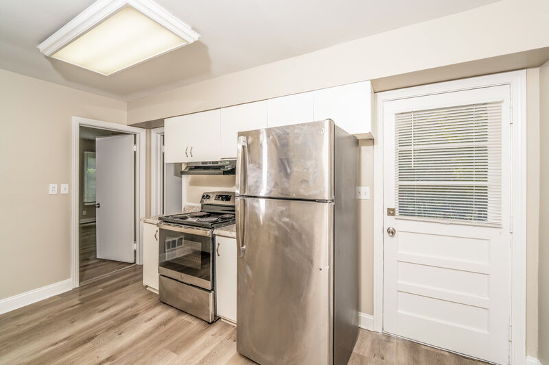 1,300/Mo, 824 Martinwood Rd BIRMINGHAM, AL 35235 Kitchen View 2
