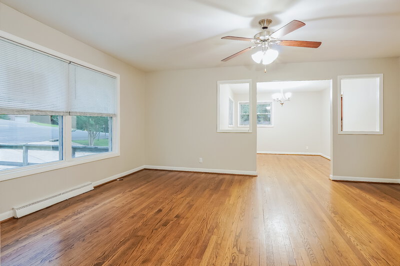 1,800/Mo, 752 Barclay Lane Birmingham, AL 35206 Living Room View