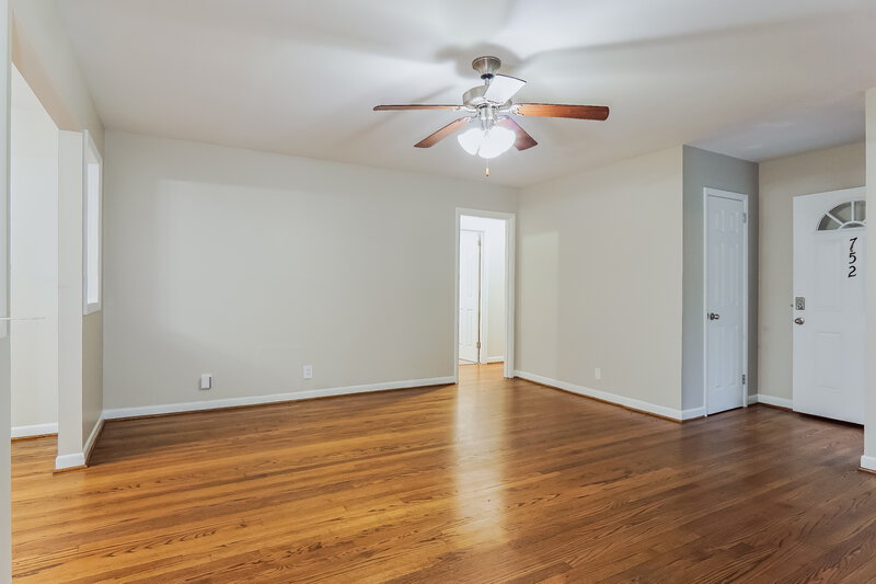 1,800/Mo, 752 Barclay Lane Birmingham, AL 35206 Living Room View 2