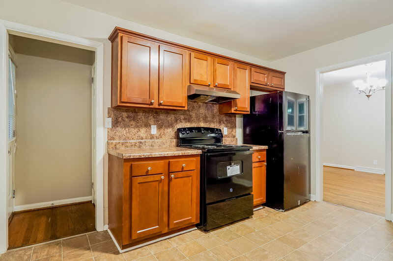 1,800/Mo, 752 Barclay Lane Birmingham, AL 35206 Kitchen View
