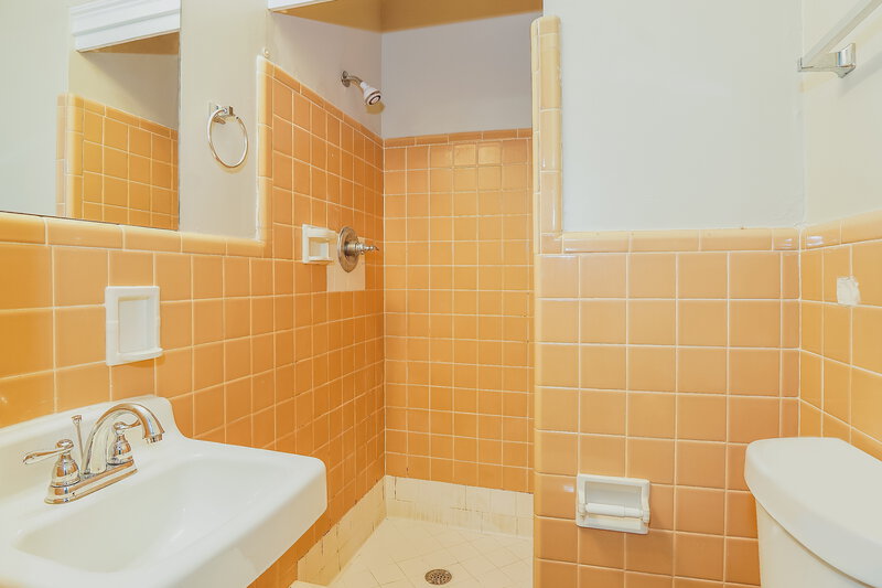 1,800/Mo, 752 Barclay Lane Birmingham, AL 35206 Powder Room View